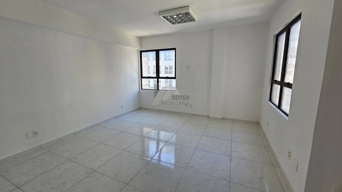 Sala comercial para venda no Shopping Trindade
