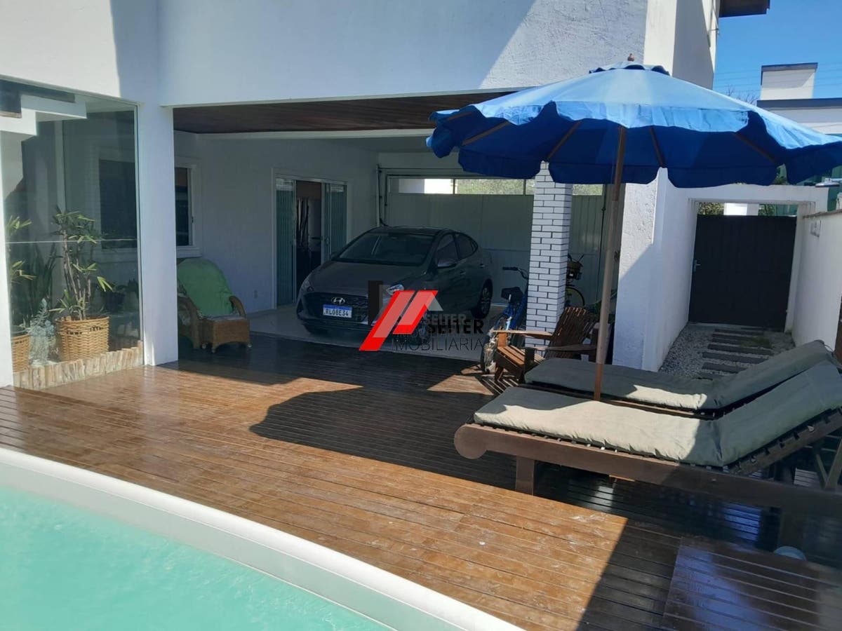 Casa à venda em condomínio fechado na cachoeira do Bom Jesus em canasvieiras