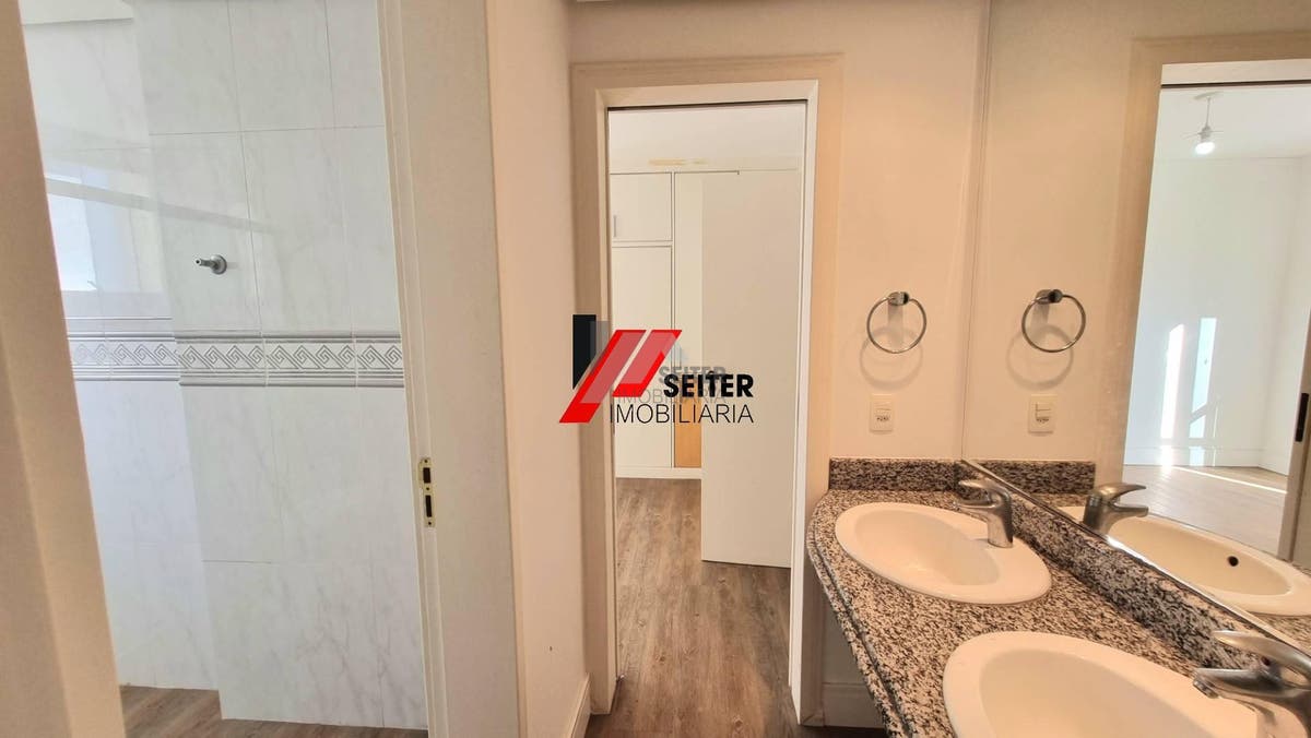 Apartamento de 4 dormitorios para alugar na Beira Mar de Florianopolis