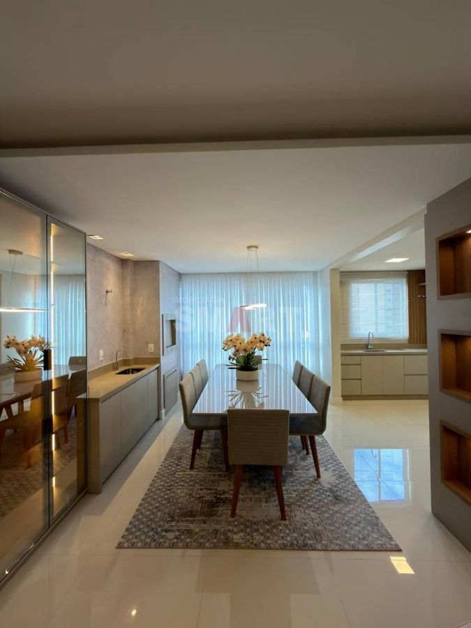 Apartamento no Centro com 3 Suítes e 2 Vagas de Garagem