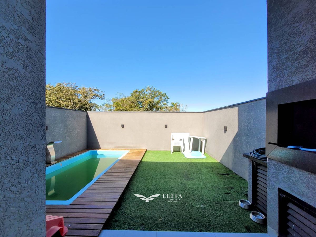 Casa com 2 Quartos, sendo 1 Suíte e Piscina à Venda em Itajuba, Barra Velha!