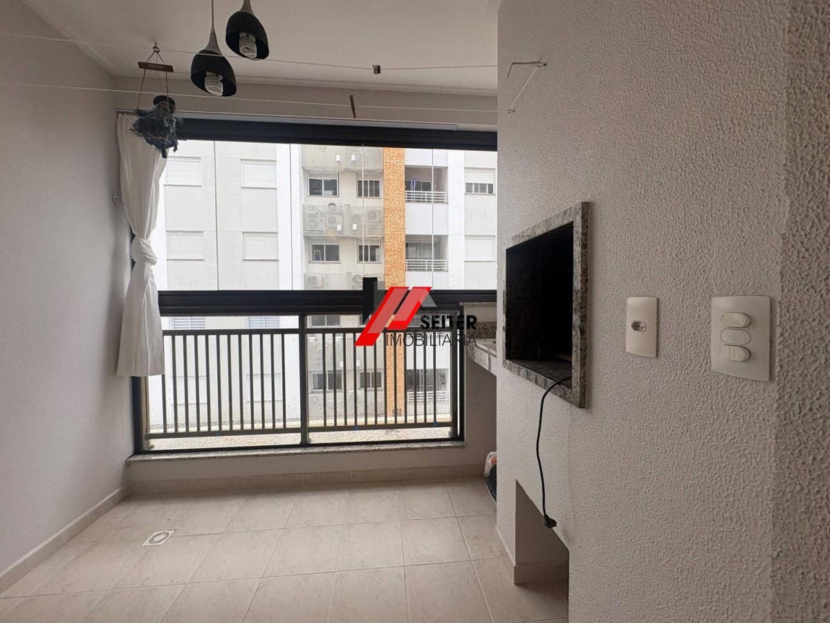 Apartamento de 2 Domitorios com Suite a Venda em Florianopolis