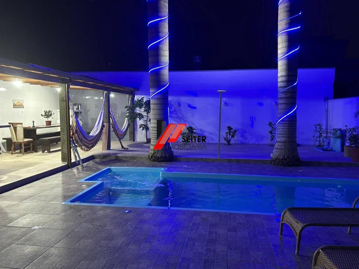Casa de Alto Padrão com 280m² à Venda na Pedra branca: 4 Quartos 1 Suíte Área Gourmet e Piscina com Spa!