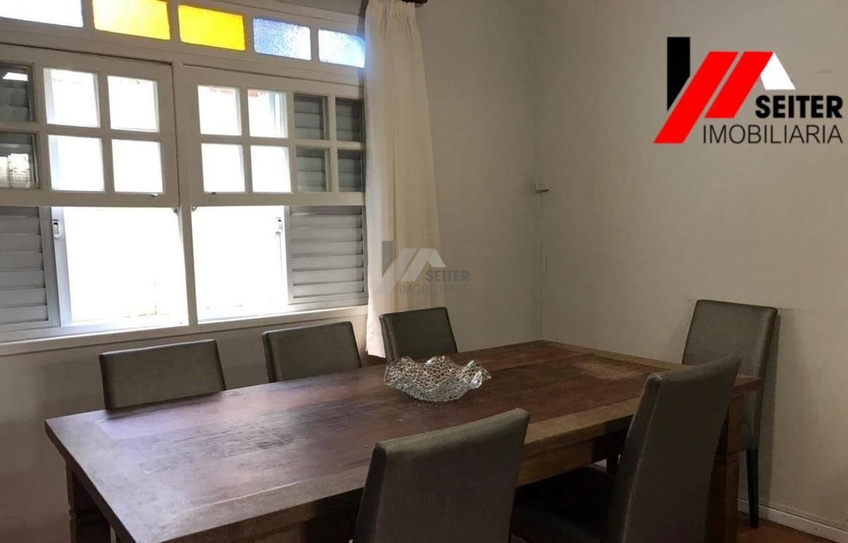 Casa a venda de 4 dormitórios no Centro de Florianópolis