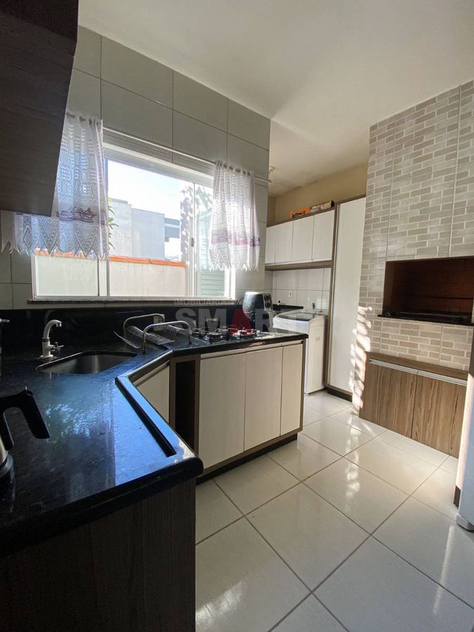 Apartamento Semimobiliado com 2 Quartos no Rau