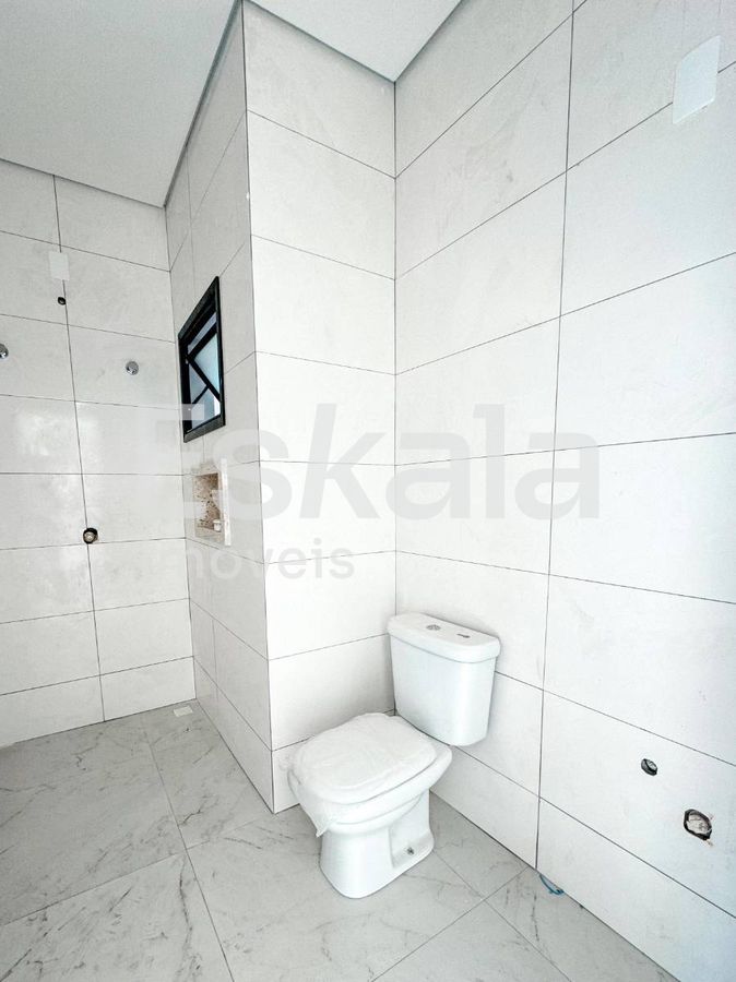 Sobrado com 01 Suíte + 02 Quartos Centro - Jaraguá do Sul