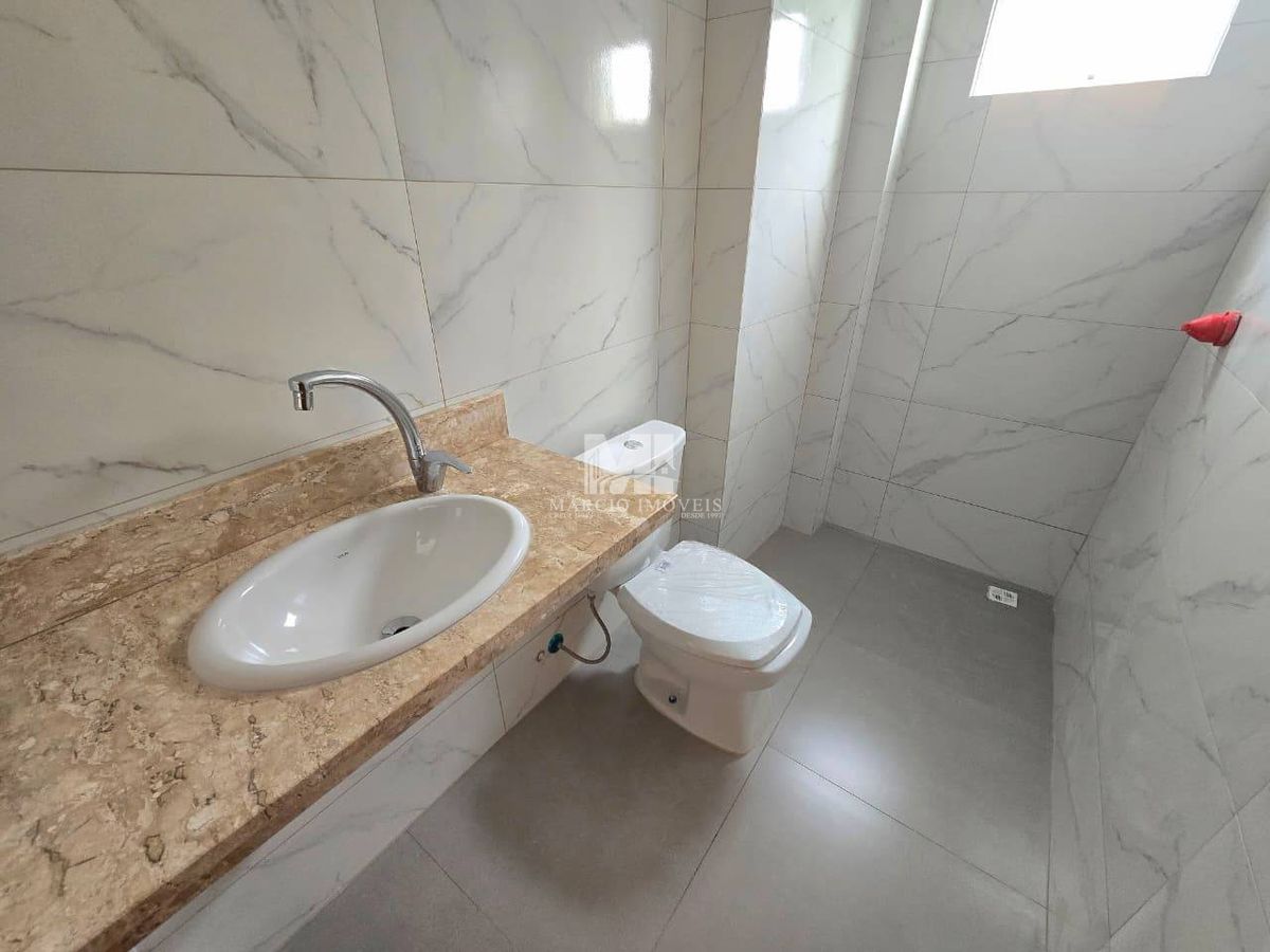 Triplex com 4 suítes em cond fechado