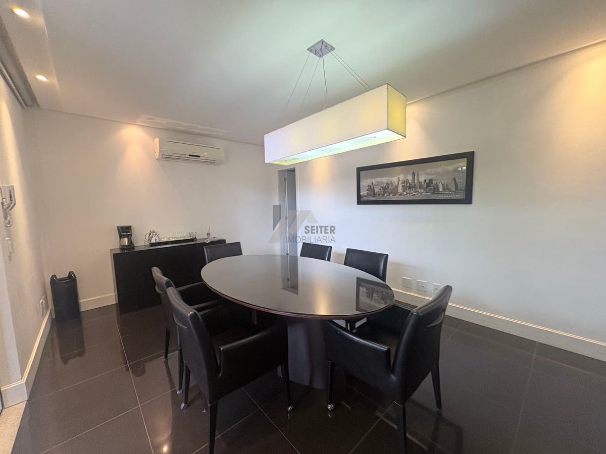 Apartamento mobiliado de 4 dormitorios sendo 2 suites com 3 vagas de garagem a venda Itacorubi