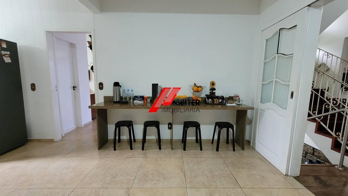 Casa com 4 quatro quartos para locação trindade florianópolis