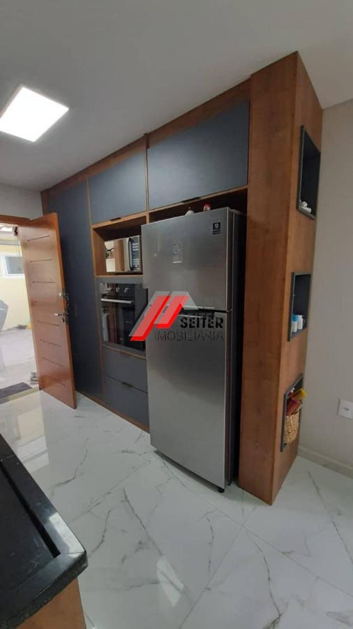 Casa de 4 dormitórios à venda no bairro Rio Vermelho em Florianópolis