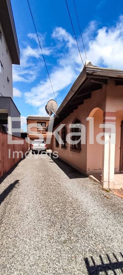 Casa Residencial Com 03 Dormitórios, Localizada no Bairro Vila Lalau, Jaragua do Sul