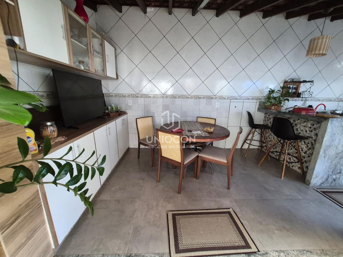 Casa, 3 quartos, 280 m² - Foto 3