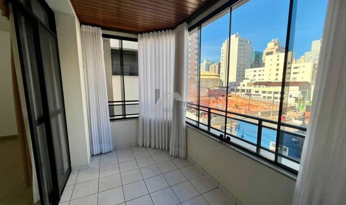 Apartamento com 3 quartos, Centro - Florianópolis