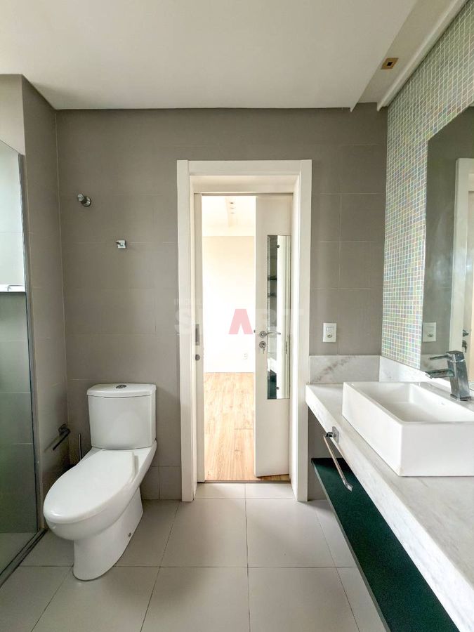 Apartamento no Centro com 1 Suíte + 2 Quartos Prédio Completo