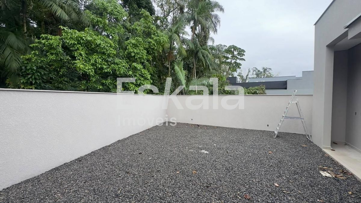 Casa Semimobiliada Com 01 Suíte Master + 02 Dormitórios Rau - Jaraguá Do Sul