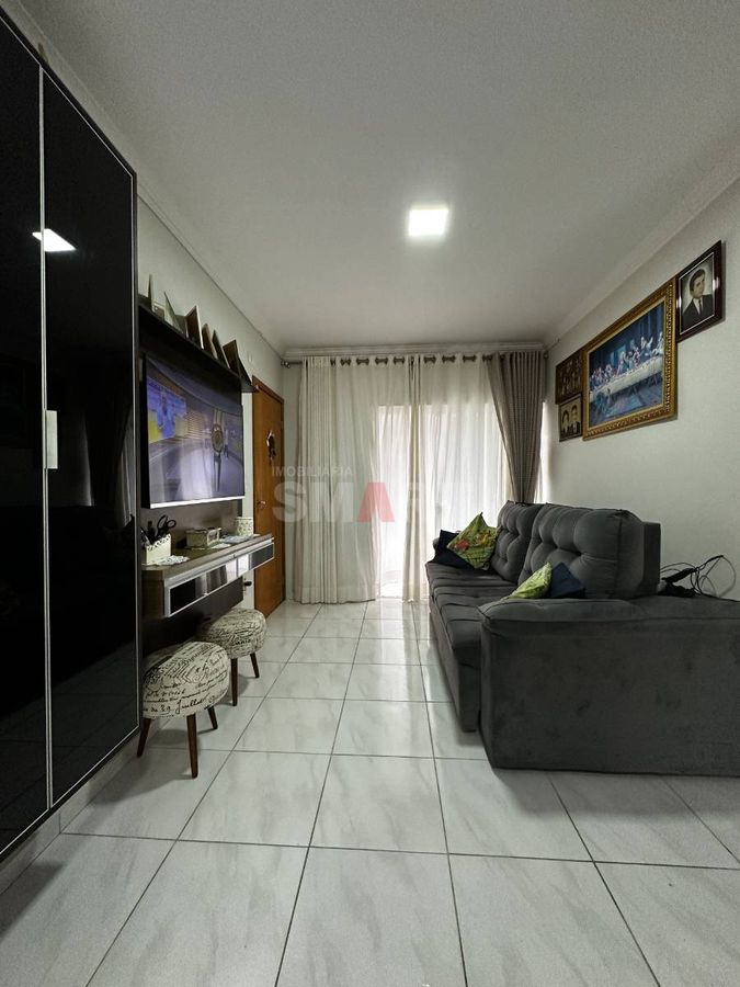 Apartamento com 2 quartos e ampla área externa e na frente