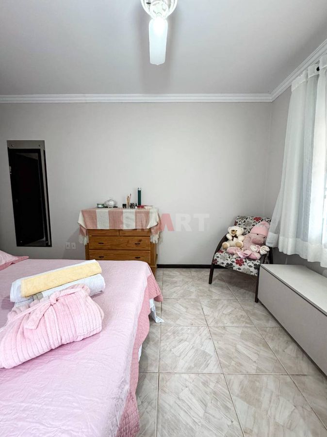 Sobrado com 6 Quartos à Venda no bairro Czerniewicz