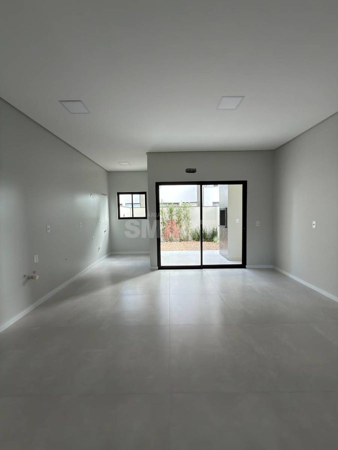 Geminado novo com 1 suíte + 2 quartos em local calmo