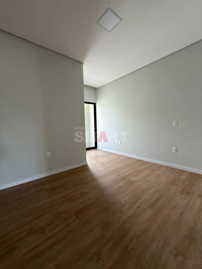 Geminado novo com 1 suíte + 2 quartos em local calmo