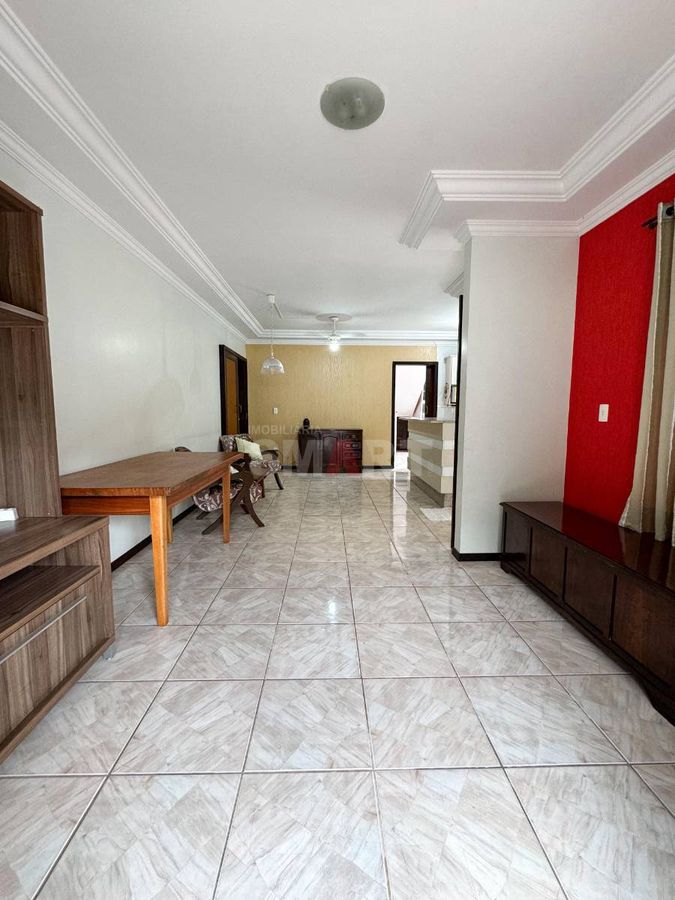 Sobrado com 6 Quartos à Venda no bairro Czerniewicz