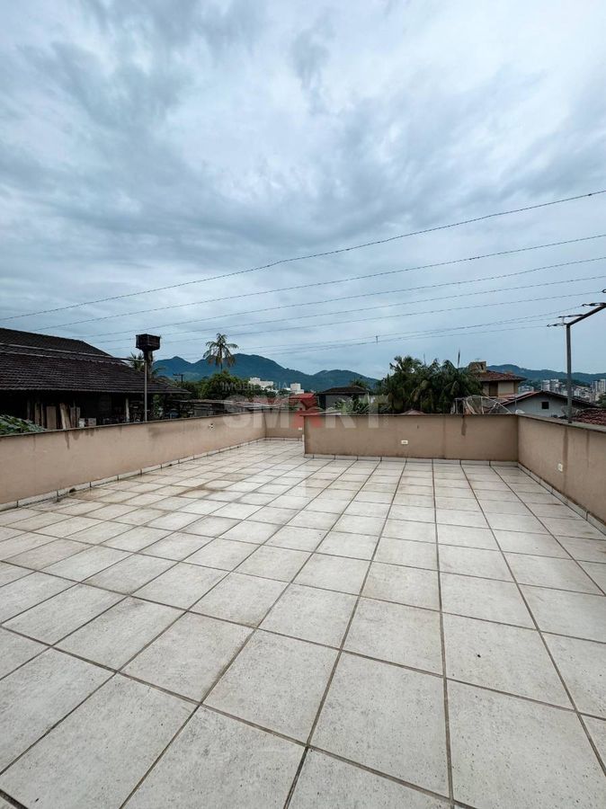 Sobrado com 6 Quartos à Venda no bairro Czerniewicz