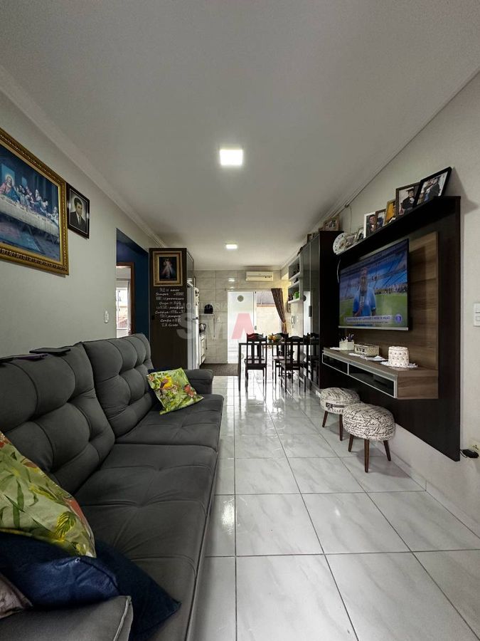 Apartamento com 2 quartos e ampla área externa e na frente