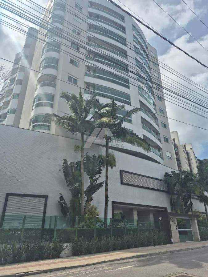 Apartamento alto padrão de 4 dormitorios sacada com churrasqueira e 2 vagas para locação no Itacorubi