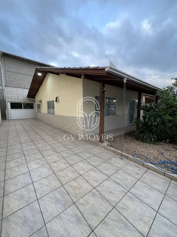 Casa no Cordeiros de 3 quartos Sozinha no Terreno - Casa em Cordeiros, Itajaí - para locação - Gv gestao de imoveis LTDA