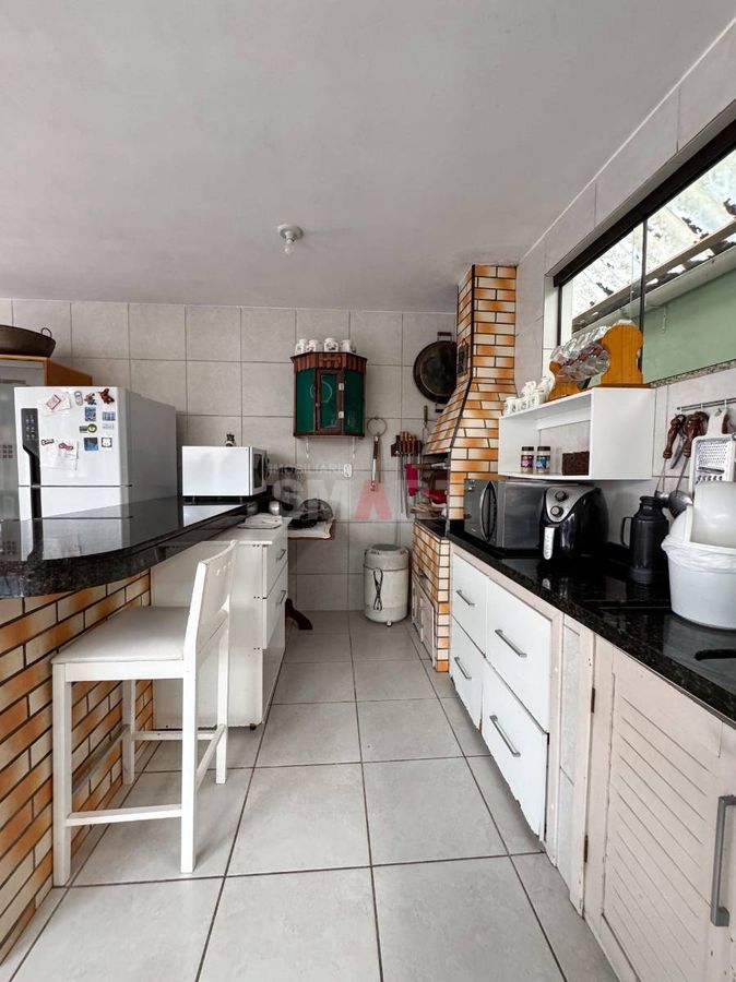 Sobrado com 6 Quartos à Venda no bairro Czerniewicz