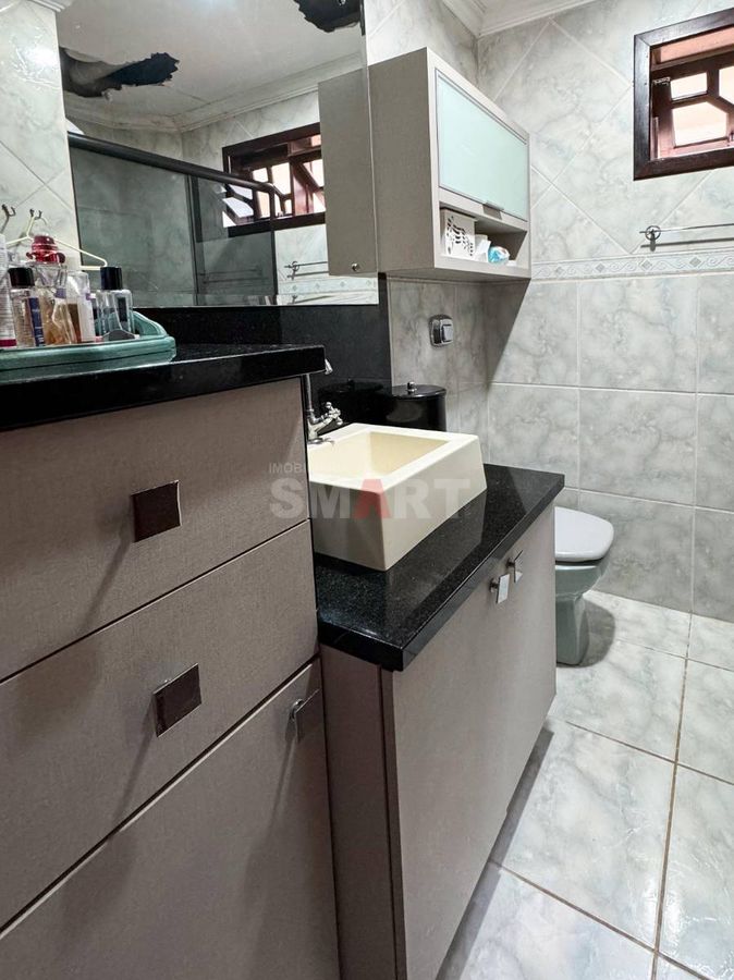 Sobrado com 6 Quartos à Venda no bairro Czerniewicz