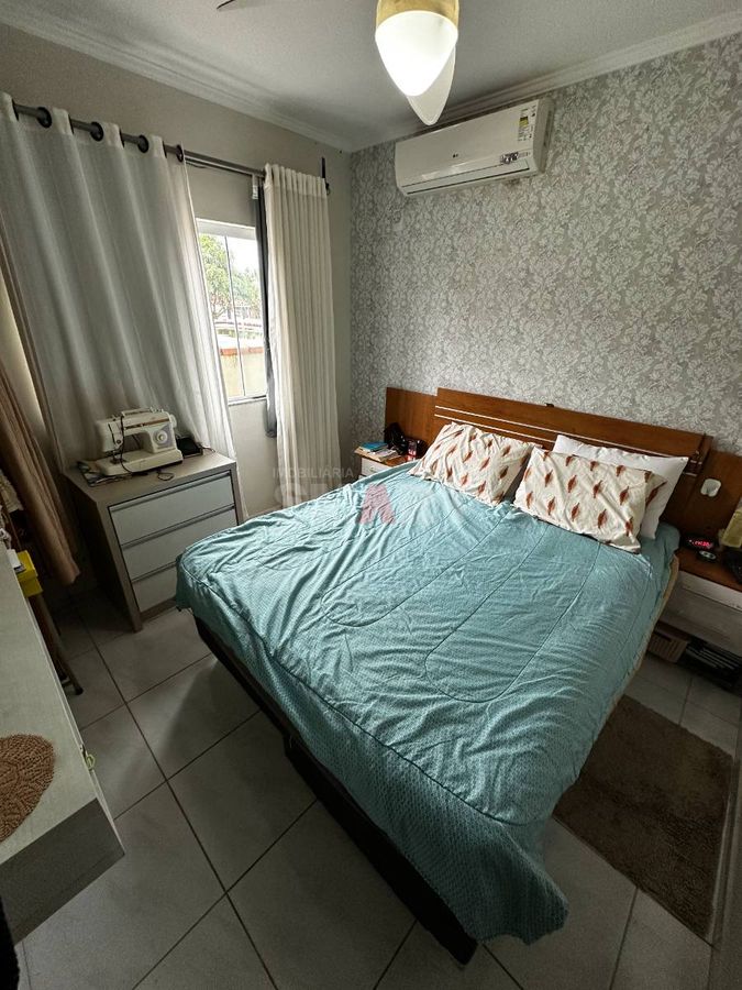 Apartamento com 2 quartos e ampla área externa e na frente