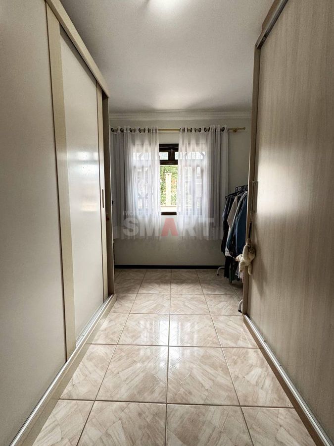 Sobrado com 6 Quartos à Venda no bairro Czerniewicz