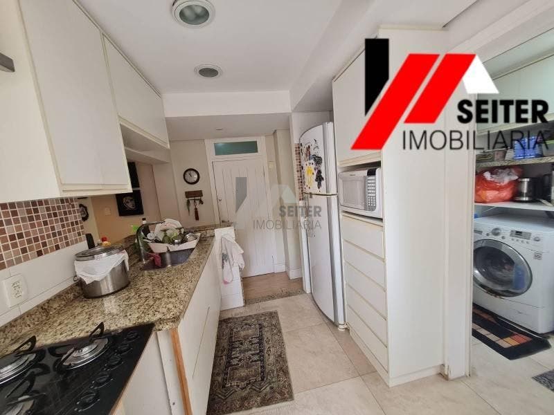 Apartamento de 3 dormitorios a venda Centro Florianopolis