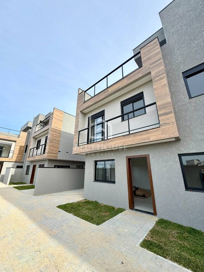 Venda Sobrado com terraço no Novo Mundo em Curitiba Pr
