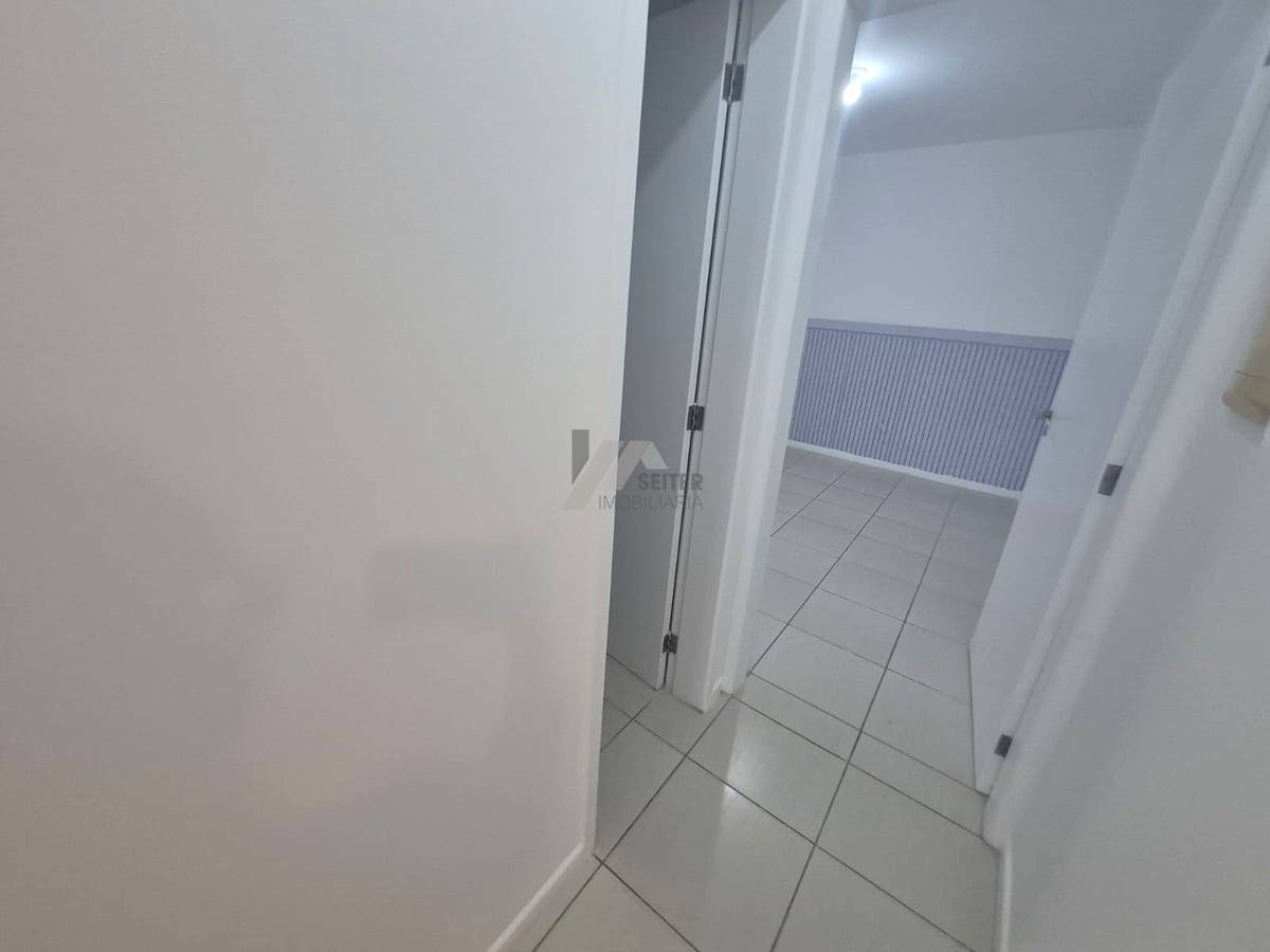 Apartamento Semi Mobiliado de 2 Dormitorios com Suite no Itacorubi