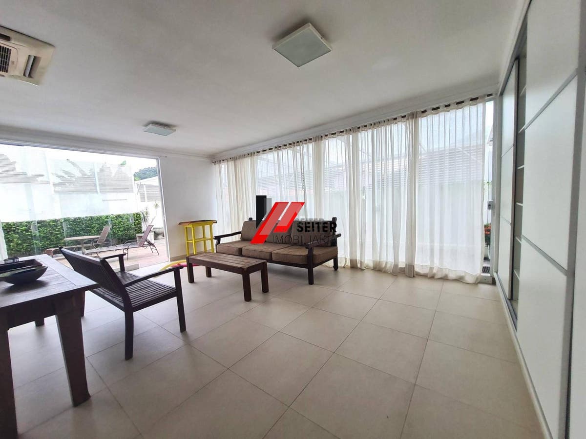 Casa mobiliada à venda em condomínio fechado no Bairro Monte Verde em Florianópolis com 4 quartos sendo 3 suítes