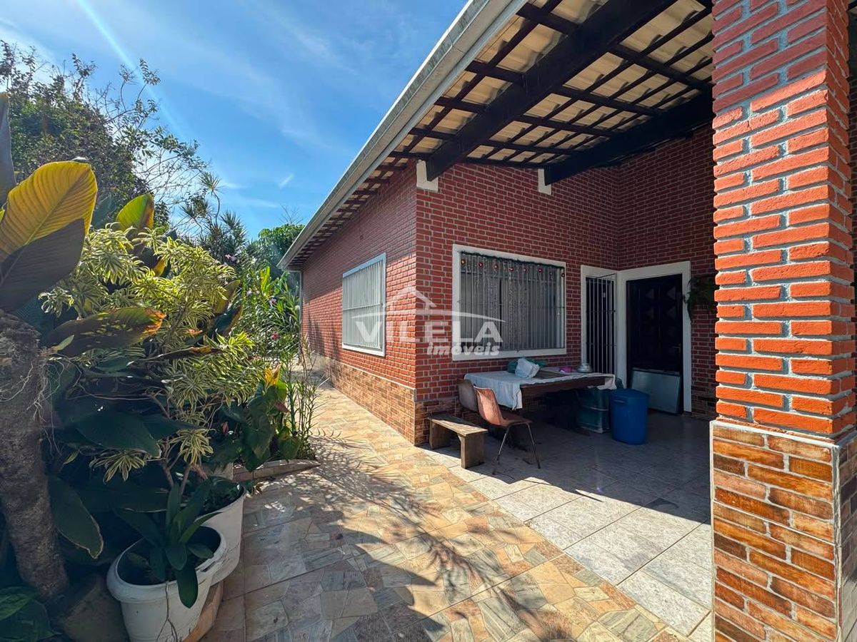 Casa térrea de esquina-jardim aruan-caraguatatuba-sp