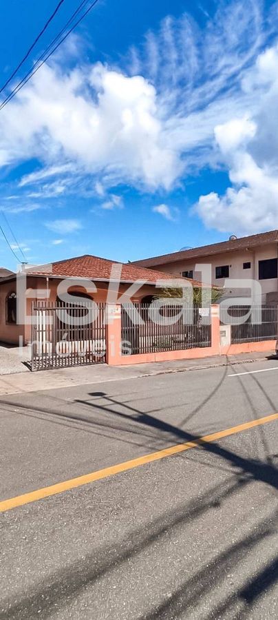 Casa Residencial Com 03 Dormitórios, Localizada no Bairro Vila Lalau, Jaragua do Sul