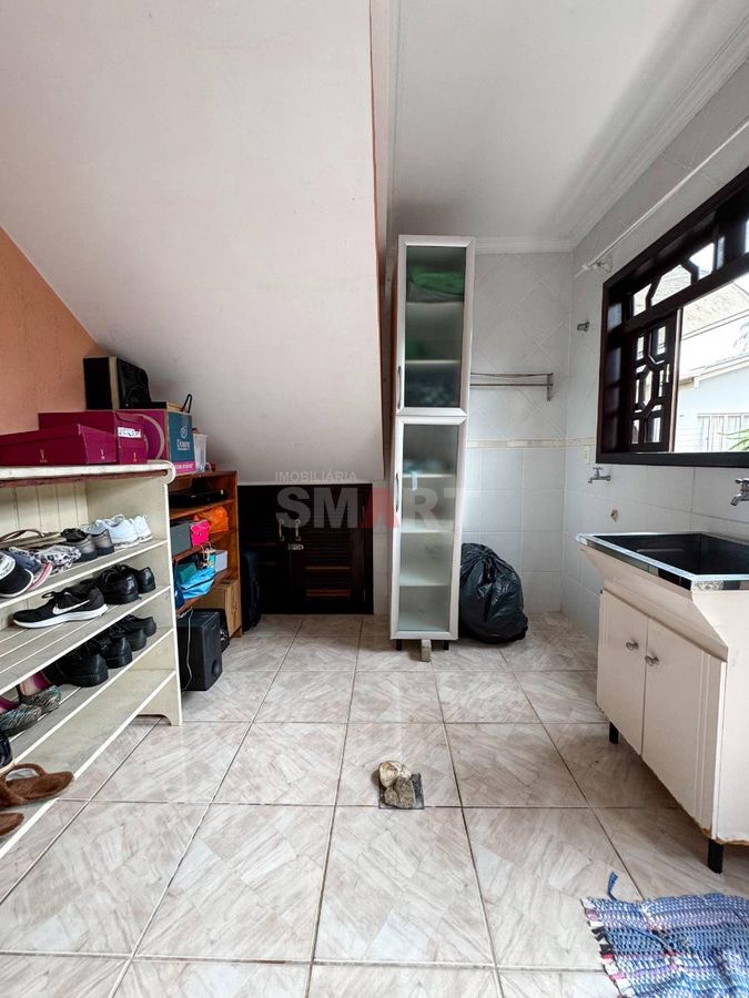 Sobrado com 6 Quartos à Venda no bairro Czerniewicz
