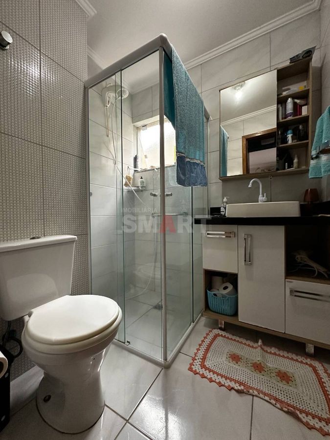 Apartamento com 2 quartos e ampla área externa e na frente