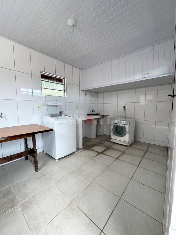 Sobrado com 6 Quartos à Venda no bairro Czerniewicz