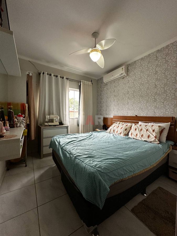 Apartamento com 2 quartos e ampla área externa e na frente
