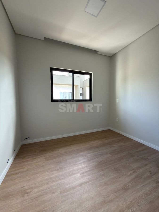 Geminado novo com 1 suíte + 2 quartos em local calmo
