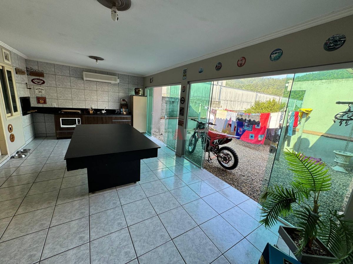 Casa com 1 Suíte + 2 Quartos a Venda no São Luís