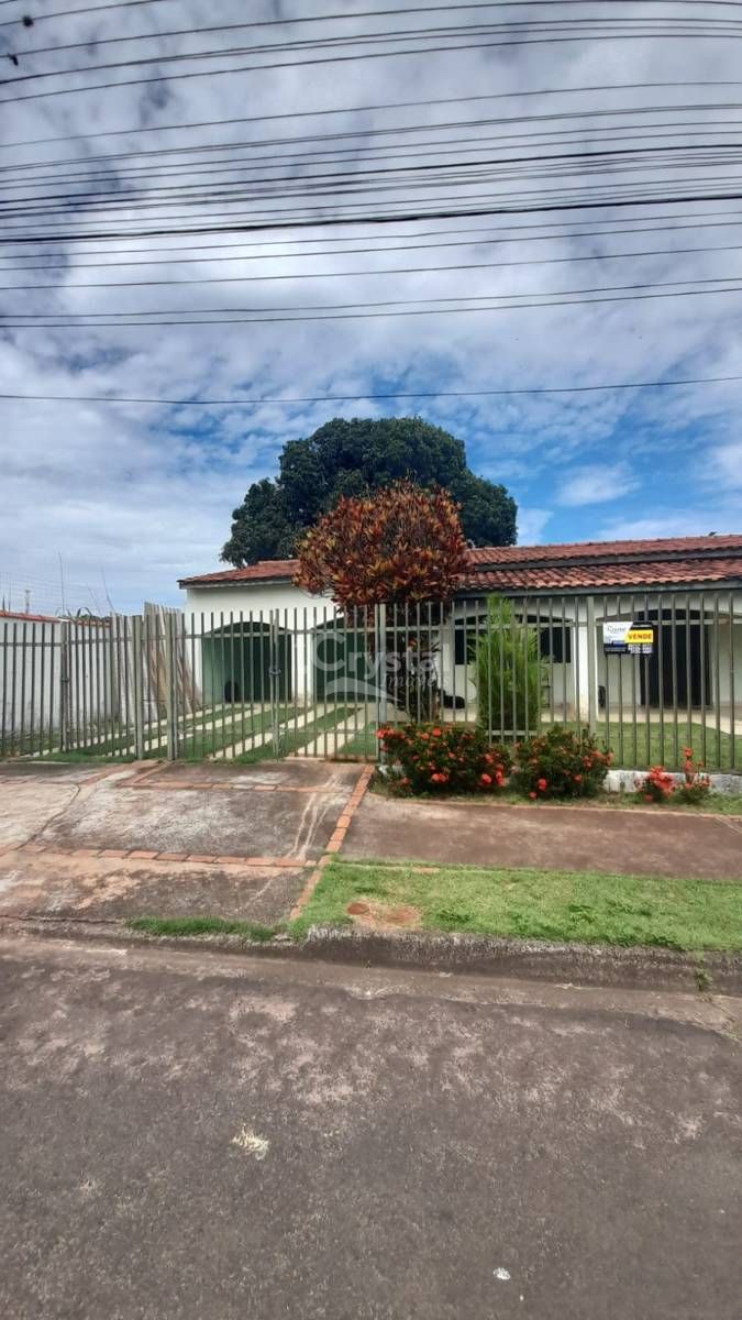 Casa à Venda com 4 Quartos e 610m² de terreno em Jardim Boa Vista - Avaré. Foto 2