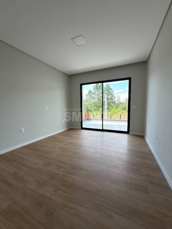 Geminado novo com 1 suíte + 2 quartos em local calmo