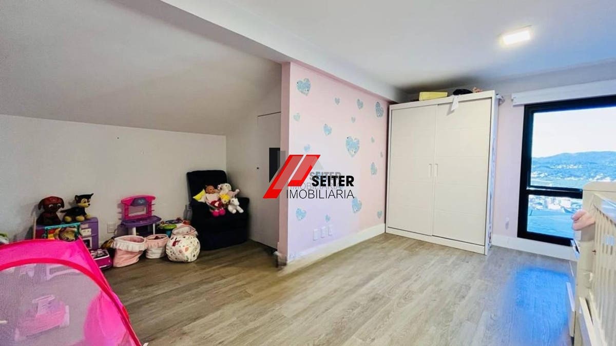 Casa com 4 quartos a venda, 285,77 de área construída Trindade