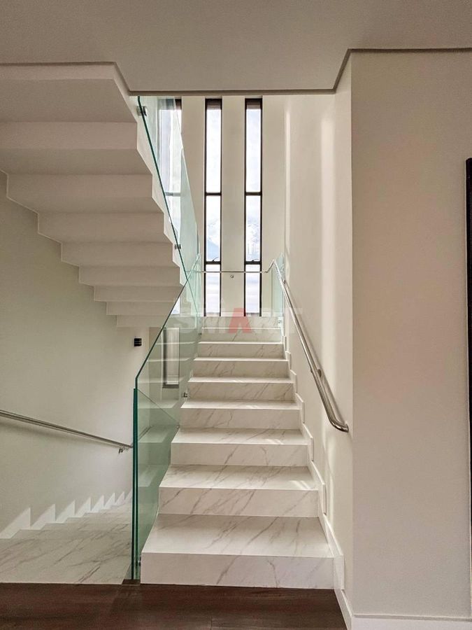 Casa com Elevador e 3 Andares Alto Padrão no Tifa Martins