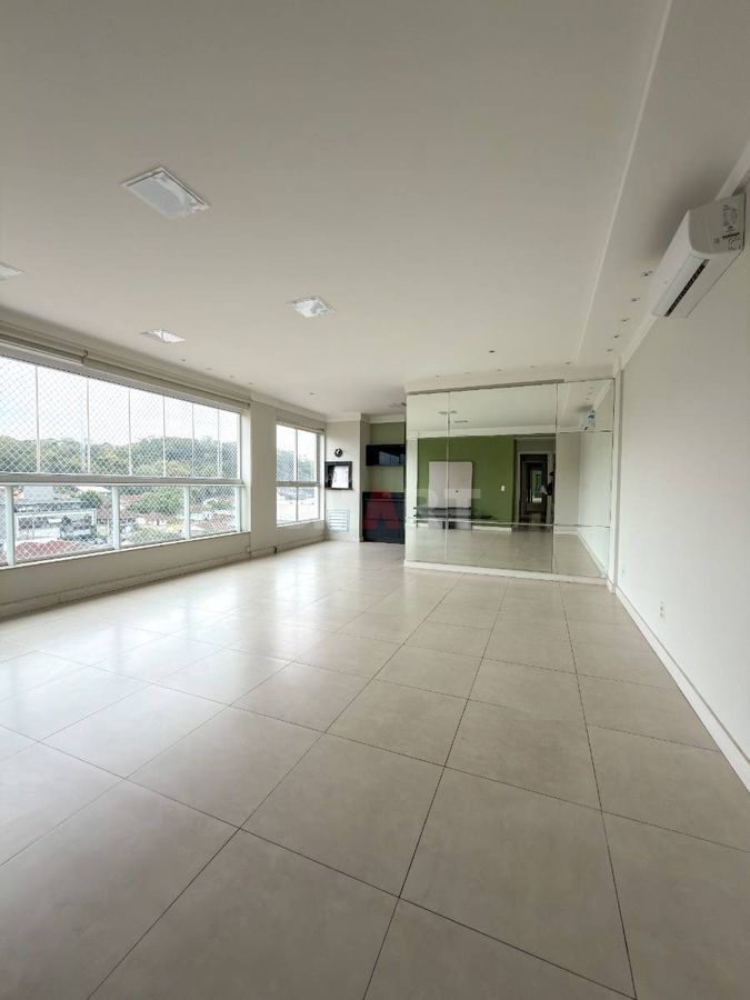 Apartamento no Centro com 1 Suíte + 2 Quartos Prédio Completo