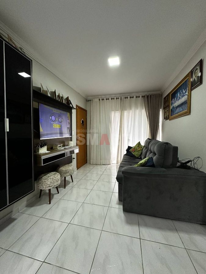 Apartamento com 2 quartos e ampla área externa e na frente
